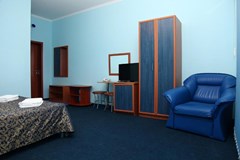 Rus` otel` ( Veseloe) Otel`: Стандартный 3-местный с балконом (1 двуспальная кровать+ 1 полуторка) Стандартный 3-местный с балконом - photo 23