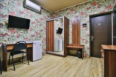Rus` otel` ( Veseloe) Otel`: Стандартный 4-местный 2 комнатный - photo 12