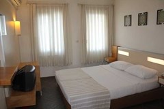 Serhan: Room - photo 12