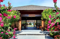 The Barefoot Eco Hotel: Hotel exterior - photo 12