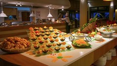 Le Peninsula Bay Beach Resort & Spa: Restaurant - photo 13