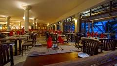 Le Peninsula Bay Beach Resort & Spa: Restaurant - photo 18