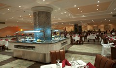 AMC Royal Hotel & Spa: Restaurant - photo 7