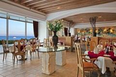 Hilton Hurghada Plaza: Restaurant - photo 19
