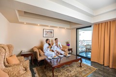 Sunrise Holidays Resort: Executive Suite - photo 18