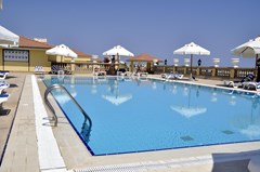 IL Mercato Hotel & Spa: Вид бассейна на крыше - photo 16