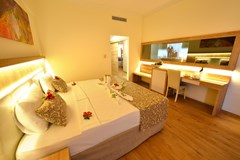 Cesars Resort Hotel Side: Family Room - photo 27