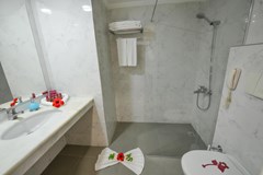Cesars Resort Hotel Side: Ванная комната в Standard Land/Sea View - photo 24