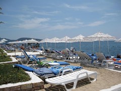 Sky Vela Hotel: Пляж рядом с отелем - photo 7