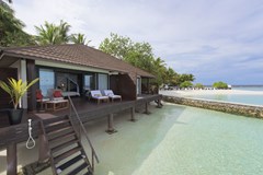 Lily Beach Resort & Spa at Huvahendhoo: Hotel exterior - photo 5