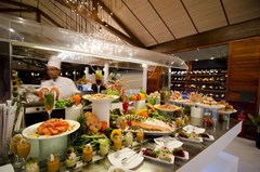 Lily Beach Resort & Spa at Huvahendhoo: Restaurant - photo 6