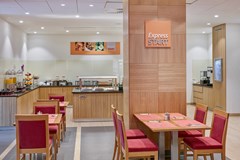 Holiday Inn Express Belgrade-City: Restaurant - photo 9