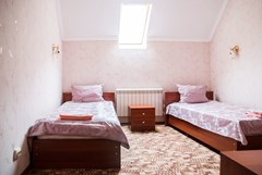 Al`pina Otel`: Эконом 2-местный номер на 5 этаже (мансарда) - photo 44
