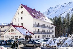 Al`pina Otel`: Внешний вид - photo 3