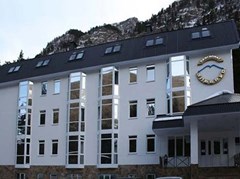 E`l`brus (Tegenekli) Pansionat: Внешний вид пансионата - photo 1