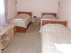 E`l`brus (Tegenekli) Pansionat: 3-местный номер - photo 2