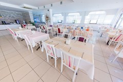 Marti Beach Hotel: Restaurant - photo 3