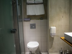 Metropolitan Hotel: Bathroom in Classic Room - photo 22