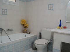Koukounaria Aparthotel & Villa: Bathroom - photo 7