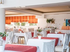 Gerakas Belvedere Hotel & Luxury Suites: Restaurant - photo 11