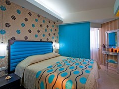 Steris Elegant Beach Hotel: Apartment Bedroom - photo 17
