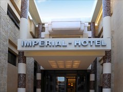Imperial Hotel: Entrance - photo 3