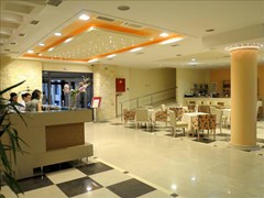 Imperial Hotel: Reception and lobby area - photo 4