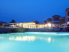 Istion Club & Spa: Pool bar - photo 3