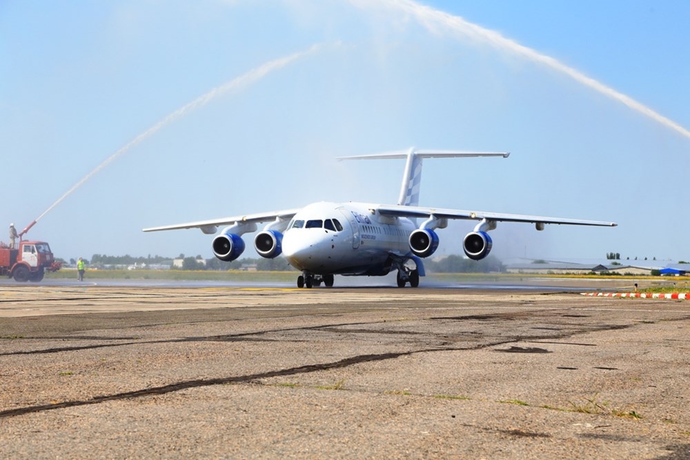 Праздничное приветствие первого рейса авиакомпании Ellinair из г. Салоники в Одессе!
