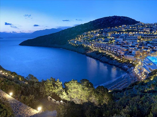 Daios Cove Luxury Resort & Villas продлевает новогоднюю скидку 25%