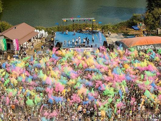 This year’s Festival of Colours landed on the wings of Ellinair! 