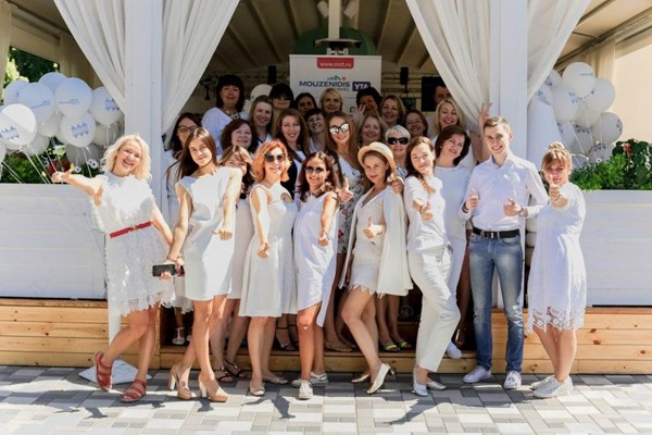Самарские турагенты перевоплотились в Ladies in White – c Grecotel и «Музенидис»