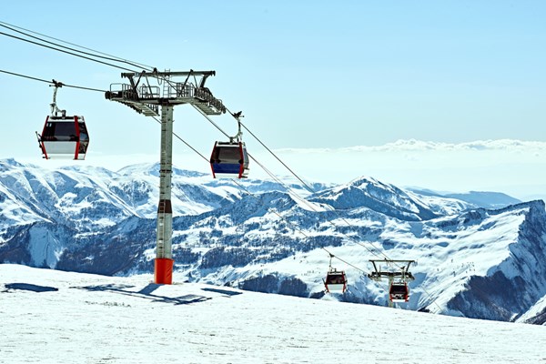 На горнолыжном курорте Гудаури открыт лыжный сезон!
