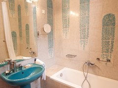 6 bedroom Villa  in Nikiti  RE0272 - photo 9